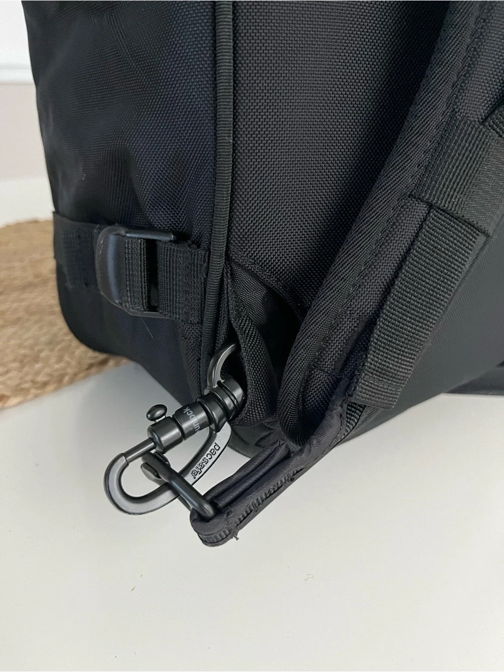 NWT - Pacsafe Metrosafe 400 Anti-Theft Convertible Carry-on Travel Bag (black)